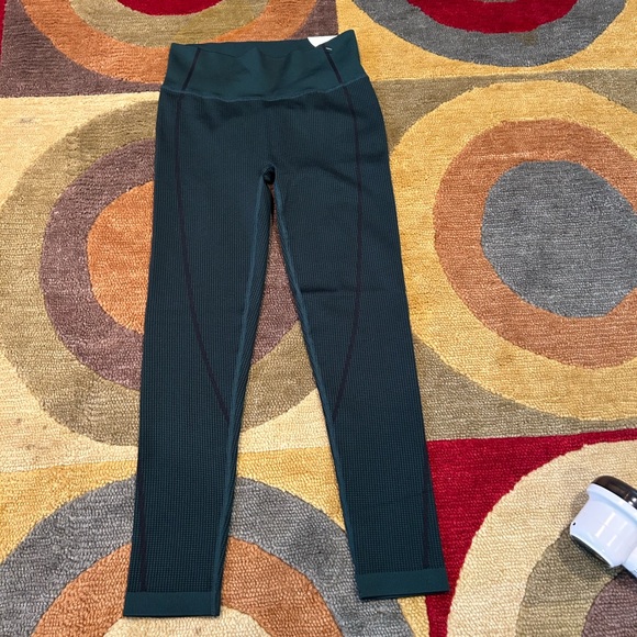 aerie Pants - NWT Offline by Aerie Hi Rise Leggings Dark Green Black Seamless Logo Size Medium